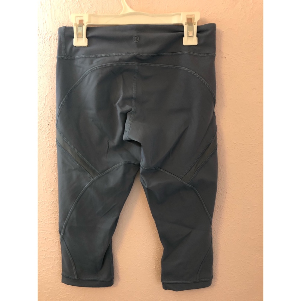 Grey cropped lululemon leggings